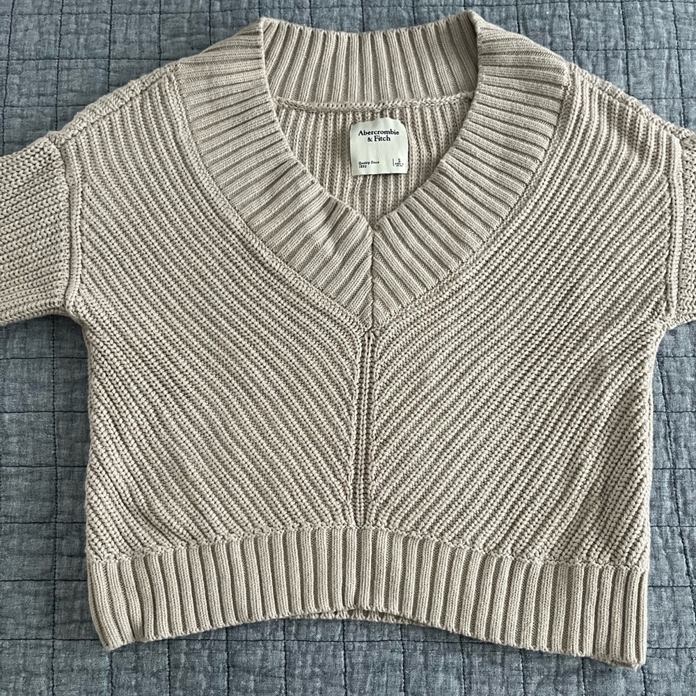 Abercrombie & Fitch Women's Cream Textured V-Neck Pullover